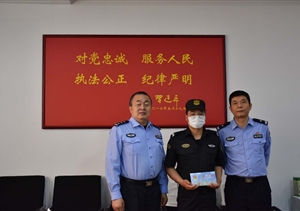 配合執(zhí)法遭襲受傷  領(lǐng)導(dǎo)贊揚(yáng)慰問獎勵 ——宗保公司駐張江輔警項目